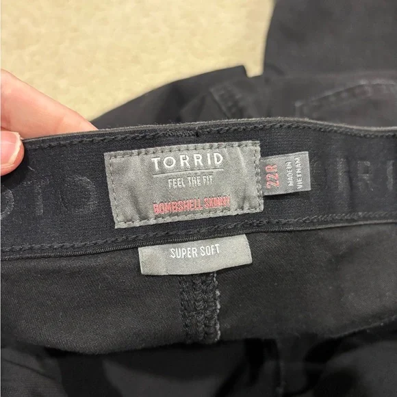 torrid Bombshell Black Skinny Jeans with Button Fly Super Soft Stretch High Rise - Picture 4 of 5